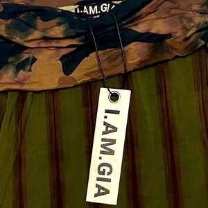 I.AM.GIA DEADSTOCK off shoulder camo crop 💚